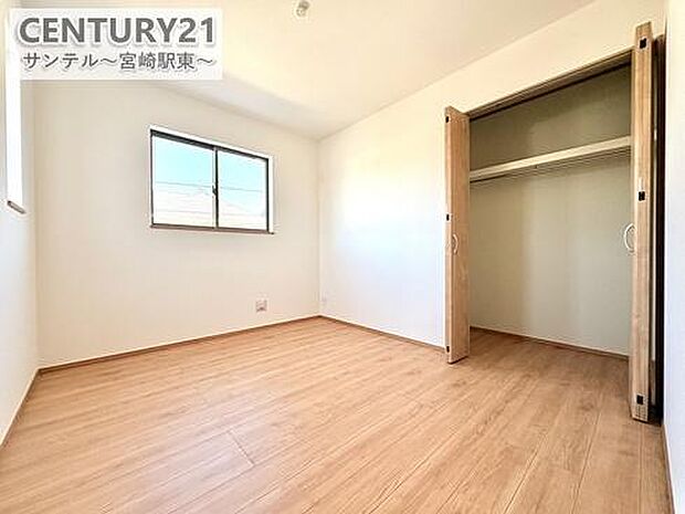 子供部屋にいかがでしょうか♪趣味部屋やワークスペースにも(^^♪風通し良好です(^^♪