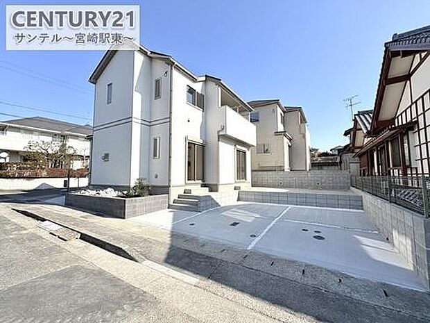 完成致しました！白を基調とした明るい2階建て住宅。南向きの窓があり、日当たり良好です♪