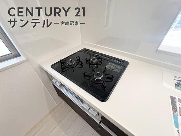 同仕様写真(キッチン)3口のガスコンロです。