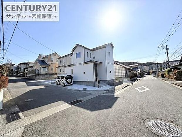 前面道路から撮影した現地写真です♪