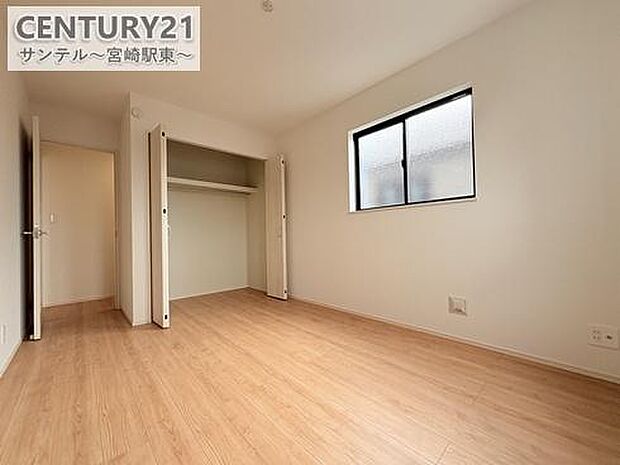 子供部屋にいかがでしょうか♪趣味部屋やワークスペースにも(^^♪風通し良好です(^^♪クローゼット収納です!