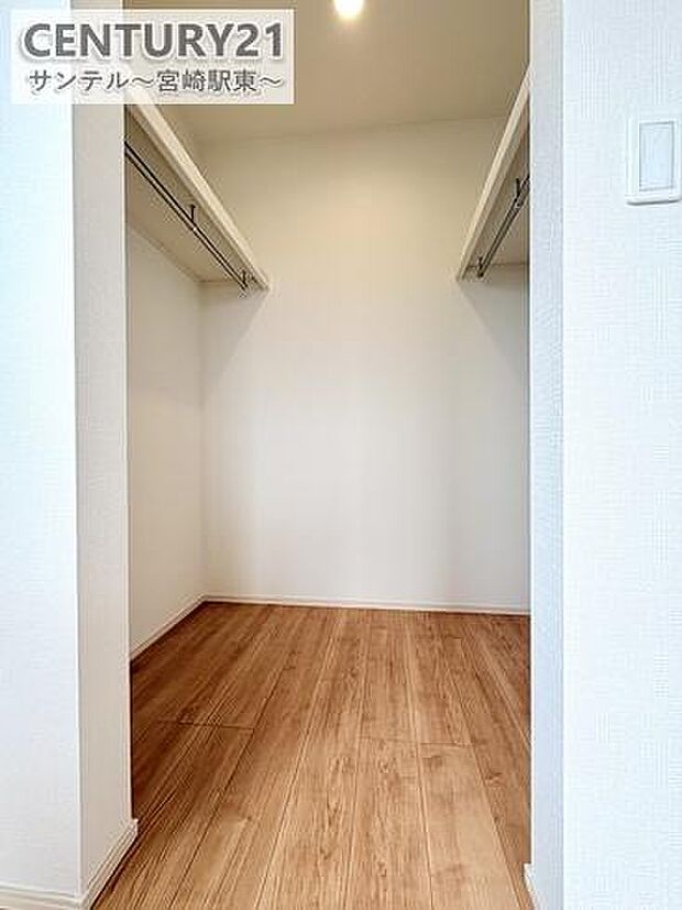 【ウォークインクローゼット】成長に合わせて使える収納付き子供部屋。衣類や学用品の整理がしやすく、片付け習慣も身につきます。