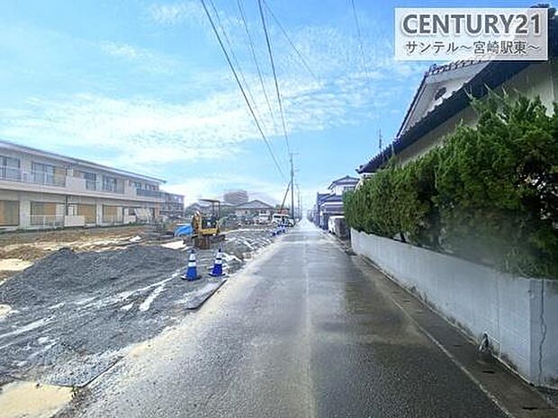 南側の前面道路の写真になります♪