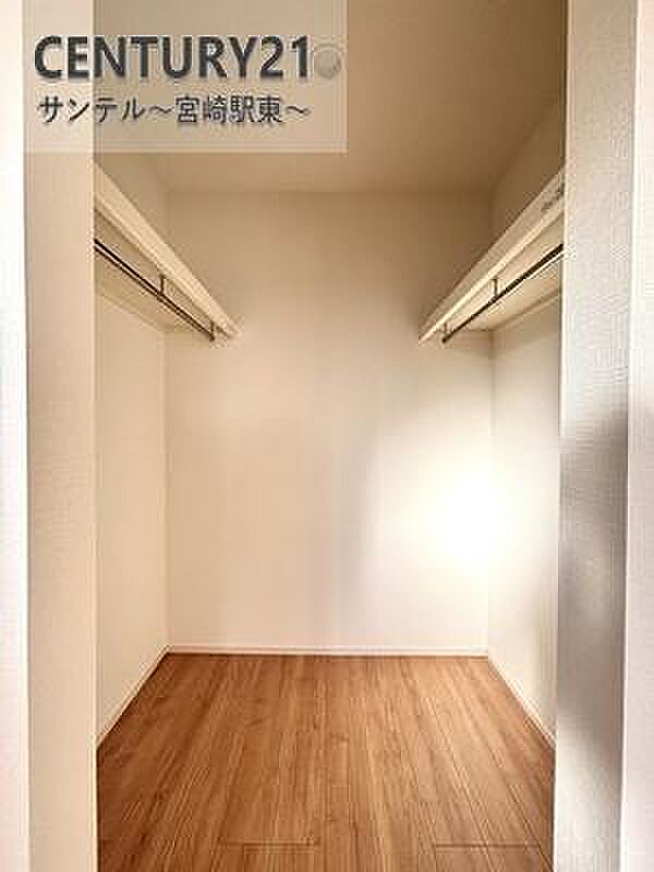 各部屋に収納がございます。