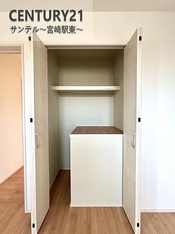 各部屋に収納がございます。