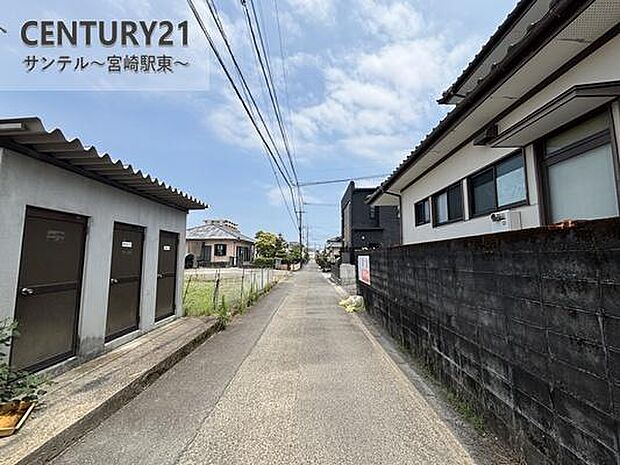 南側の前面道路の写真になります♪