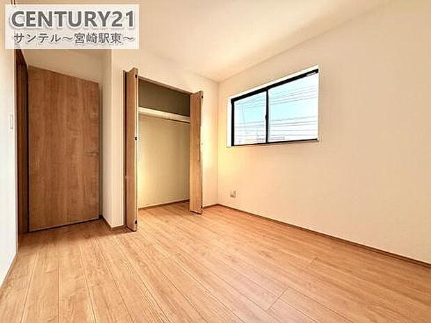 子供部屋にいかがでしょうか♪趣味部屋やワークスペースにも(^^♪風通し良好です(^^♪クローゼット収納です!