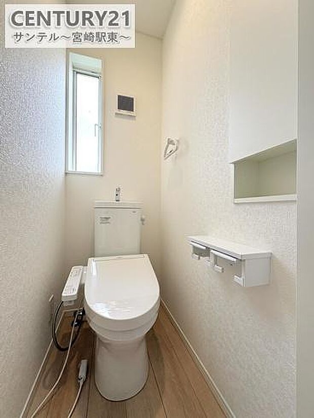 2階トイレです！トイレが二つあると朝の忙しい時間帯も安心です(^^♪