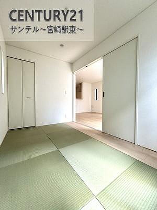 5帖の和室♪リビング横に和室があることで和と洋の雰囲気を味わえ素敵な空間を演出でき、お子様の遊び部屋や客間としても利用できます♪