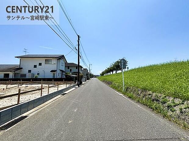 北側前面道路です♪