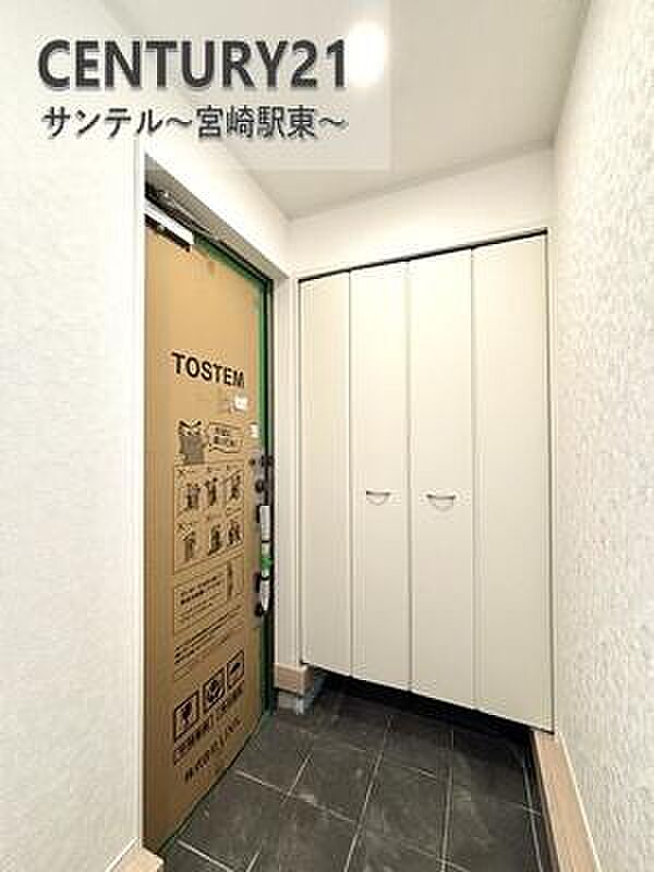 明るい玄関(^^♪容量にも余裕のあるシューズクローゼット完備しております！