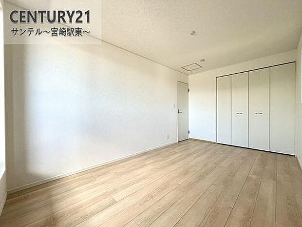 主寝室にいかがでしょうか♪日当たり、風通し良好です(^^♪クローゼットも完備しております！