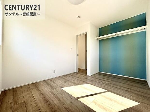 子供部屋にいかがでしょうか♪日当たり、風通し良好です(^^♪クローゼットも完備しております!