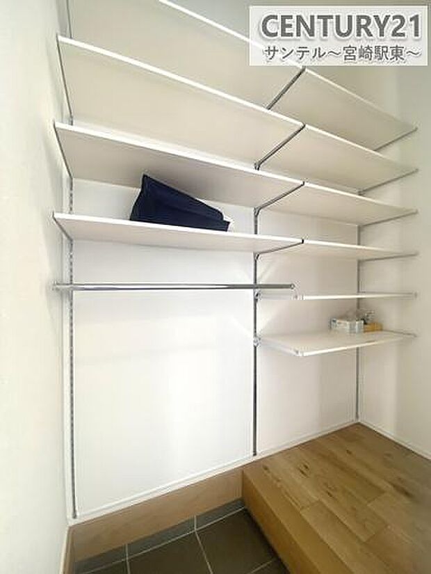 玄関には大容量のシューズインクローゼットを設置。家族の靴もすっきり収納できて、いつでもキレイな玄関に!