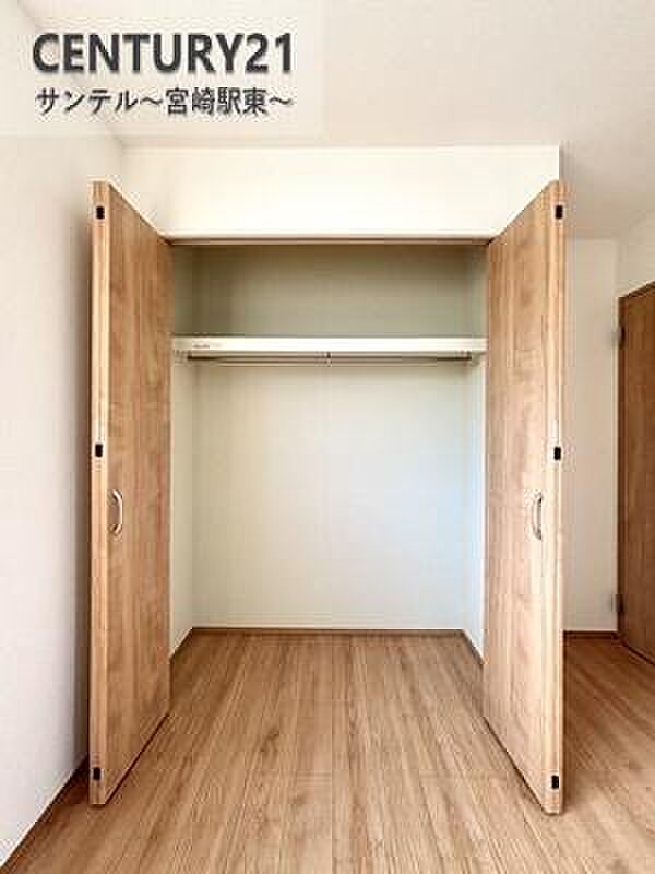 お子様でもお洋服の出し入れが簡単なクローゼットなので毎日の整頓がはかどります。