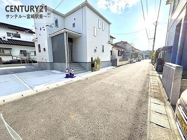 北側前面道路です♪