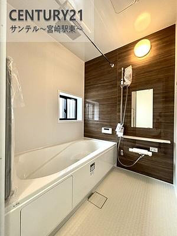 1日の疲れもゆっくり取ることのできる広々とした1坪タイプのシステムバス♪浴室乾燥、涼風、暖房、換気システムが付いておりますので、快適なバスタイムを過ごせます♪