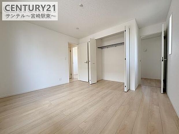 主寝室にいかがでしょうか♪日当たり、風通し良好です(^^♪大容量のウォークインクローゼットも完備しております!