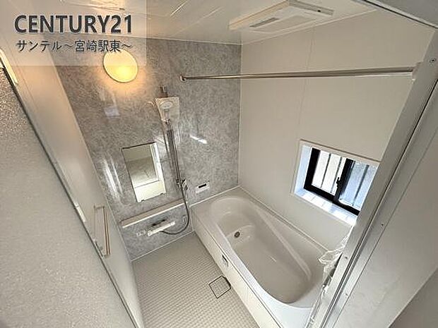 清潔感のあるバスルームで一日の疲れを癒してください♪浴室乾燥機能も完備しております(^^♪