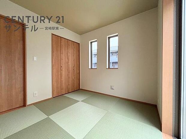 （同仕様写真）和室4.5帖※床色、建具の色が異なる場合がございます。子供部屋には便利な収納付き。限られた空間を有効活用でき、お部屋を広くすっきり使えます。