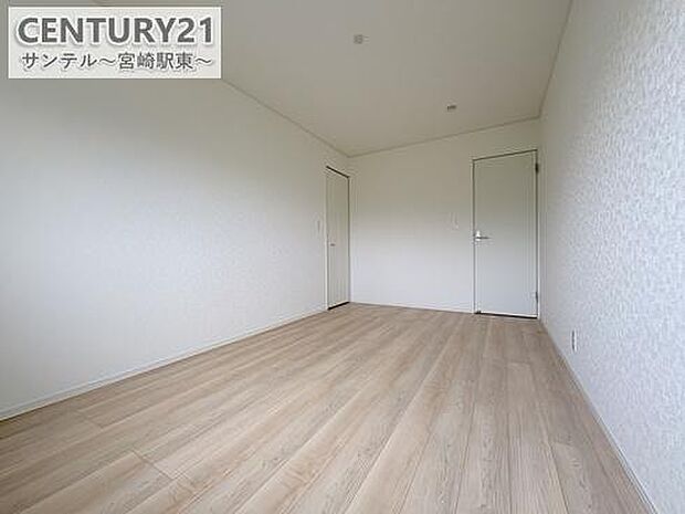 寝室は広々スッキリ♪ウォークインクローゼットがあるので家族の衣類もまとめて収納可能。生活動線もラクで、お部屋が常に整います