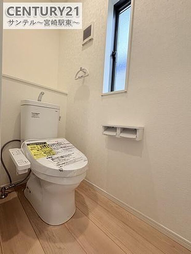 平屋でもトイレが2か所ございます。トイレが二つあると朝の忙しい時間帯も安心です(^^♪