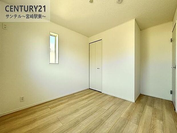 余裕のある洋室です！クローゼット収納も完備しております！