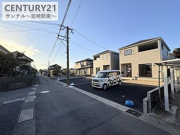 南側の前面道路の写真になります♪