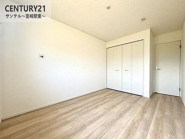 主寝室にいかがでしょうか♪風通し良好です(^^♪大容量の引戸タイプのクローゼットも完備しております！