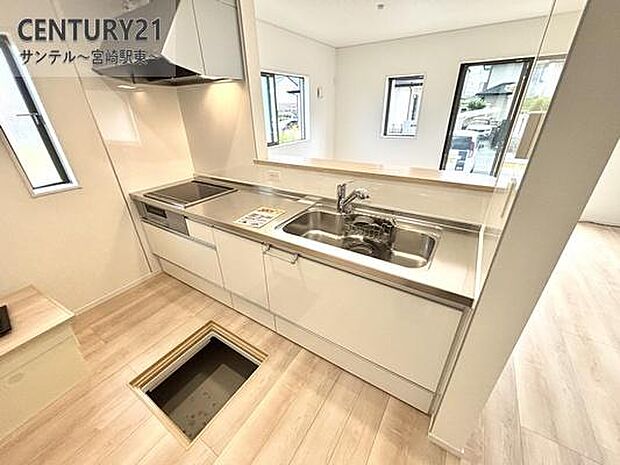 カウンターキッチンからリビングにいるご家族やお子様の様子が見えるので、コミュニケーションがとりながら、ご家族の大切な時間を共有できるキッチンです♪