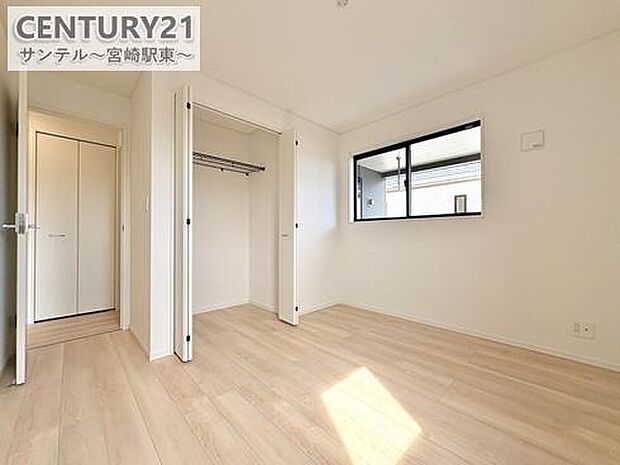 子供部屋にいかがでしょうか♪趣味部屋やワークスペースにも(^^♪風通し良好です(^^♪クローゼット収納です!