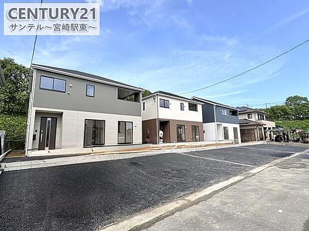 4台確保可能な広い駐車場が魅力!