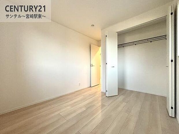 子供部屋にいかがでしょうか♪日当たり、風通し良好です(^^♪