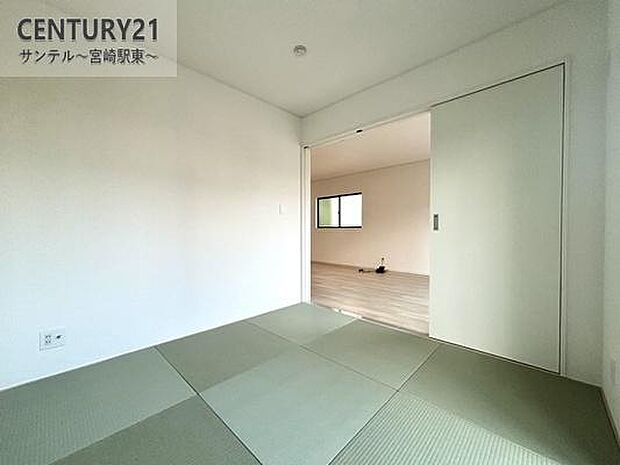 リビング横の和室です!リビングに隣接しているので普段は解放し、ご来客の際は客間として利用できます(^^♪