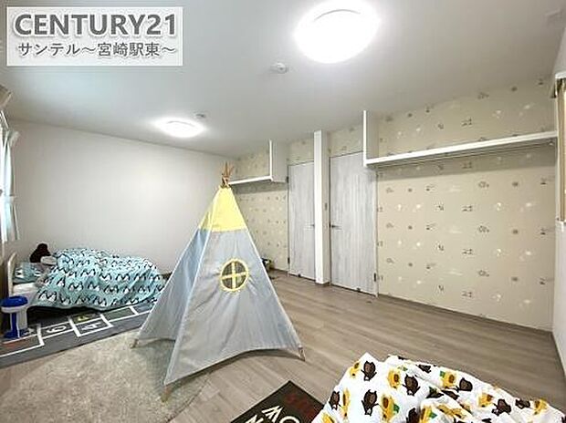 5.5帖が2つ分つながった子供部屋は、兄弟姉妹で使える広々空間。成長にあわせて仕切って使うことも可能です。