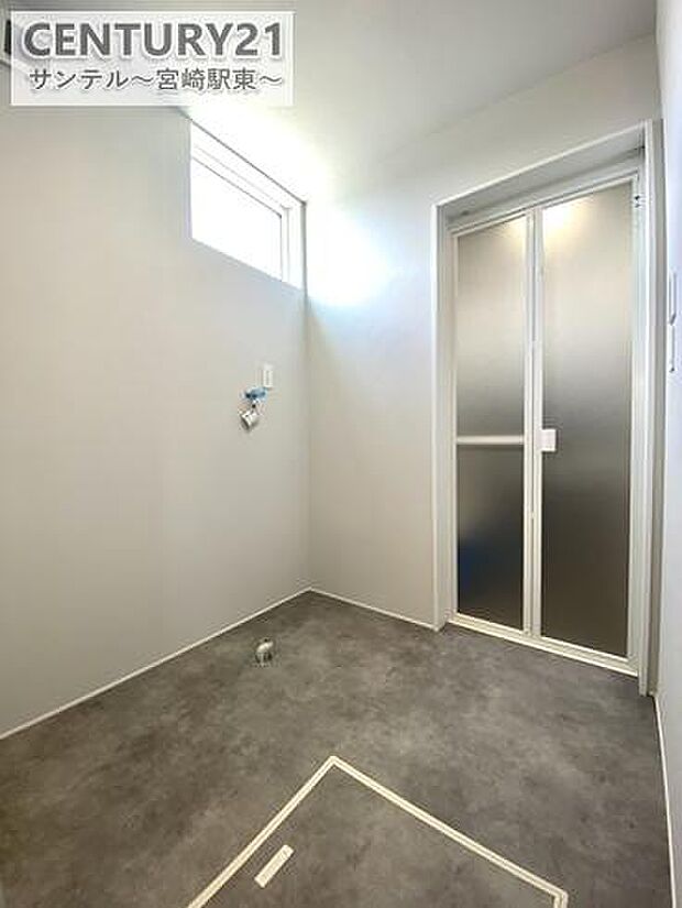 洗面台が独立した脱衣所は、その分空間を快適に使えます！着替えや洗濯物の置き場も確保しやすく、暮らしにゆとりが生まれます