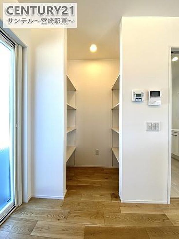 パントリーも完備。食料品や日用品をしっかり整理が出来ます！