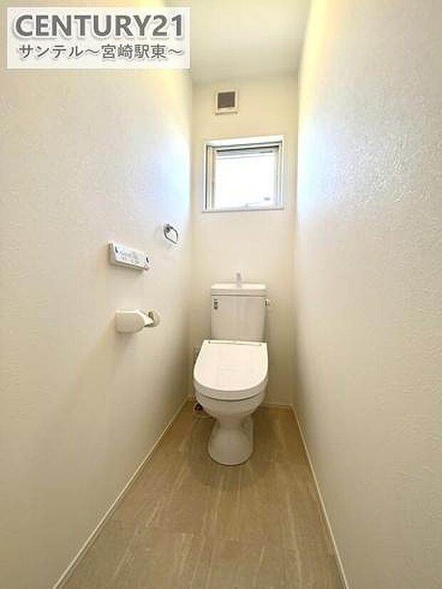 2階トイレです！トイレが二つあると朝の忙しい時間帯も安心です(^^♪