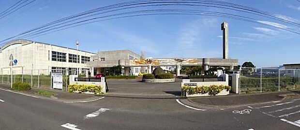 宮崎市立久峰中学校まで1649m