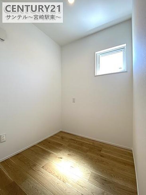 2帖の書斎がございます。ファミリークローゼットとしても利用できますね！