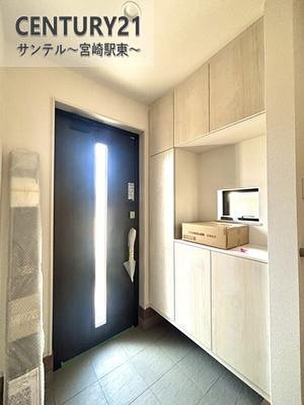 明るい玄関(^^♪容量にも余裕のあるシューズクローゼット完備しております!