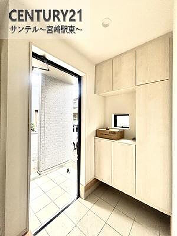 大容量のシューズボックス付きで、玄関まわりがいつもきれいに。ご家族の靴もしっかり収納できます。