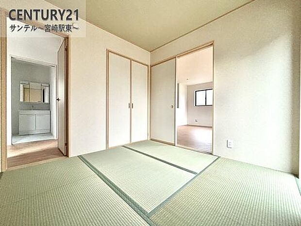 リビング横の和室です!リビングに隣接しているので普段は解放し、ご来客の際は客間として利用できます(^^♪