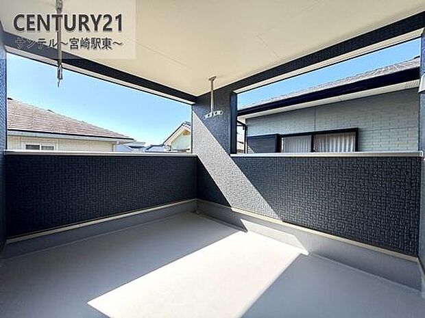 バルコニーです。日当たりばっちりで晴れた日は気持ちよい一日が過ごせます♪