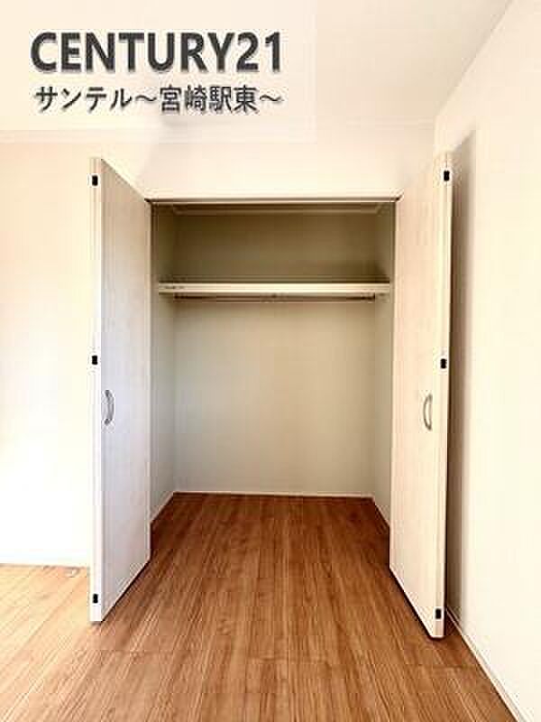 容量に余裕のあるクローゼットです！ご夫婦のお洋服などを入れても十分な収納量♪