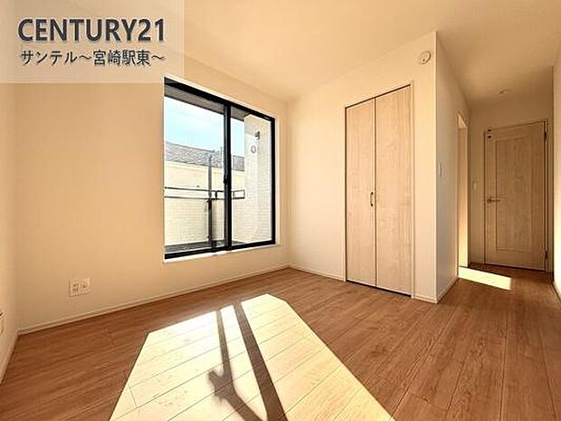 2階階段上がってすぐにフリースペース設けてます♪お子様の勉強や書斎スペースなどにぴったりですね