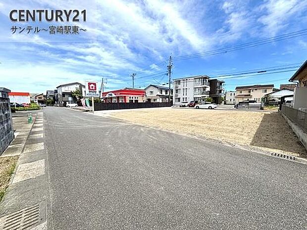 西側前面道路です。