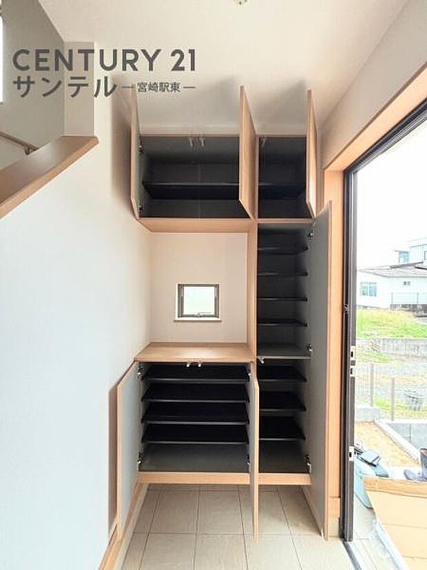 （同仕様写真）玄関　シューズボックスがあり、玄関を綺麗に整頓出来ます。