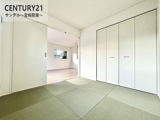 ダイアロン畳の和室は耐久性◎。収納スペースも充実し、和のくつろぎと実用性を両立！