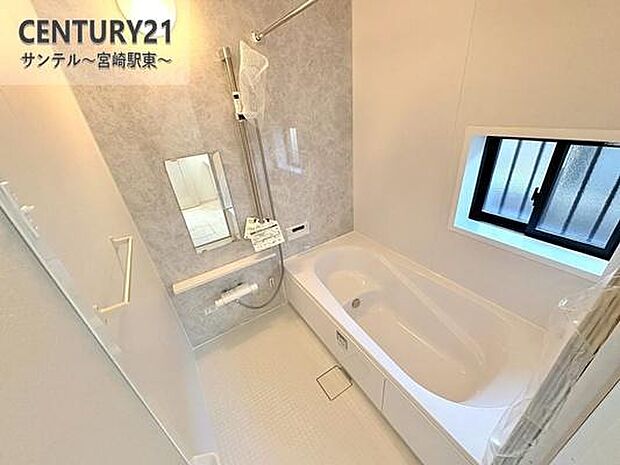 清潔感のあるバスルームで一日の疲れを癒してください♪浴室乾燥機能も完備しております(^^♪※内装の色合いや設備仕様が実際と異なる場合がございます。